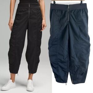 Lululemon Front-Zip Mid-Rise Ruched Crop Pants Black size 6